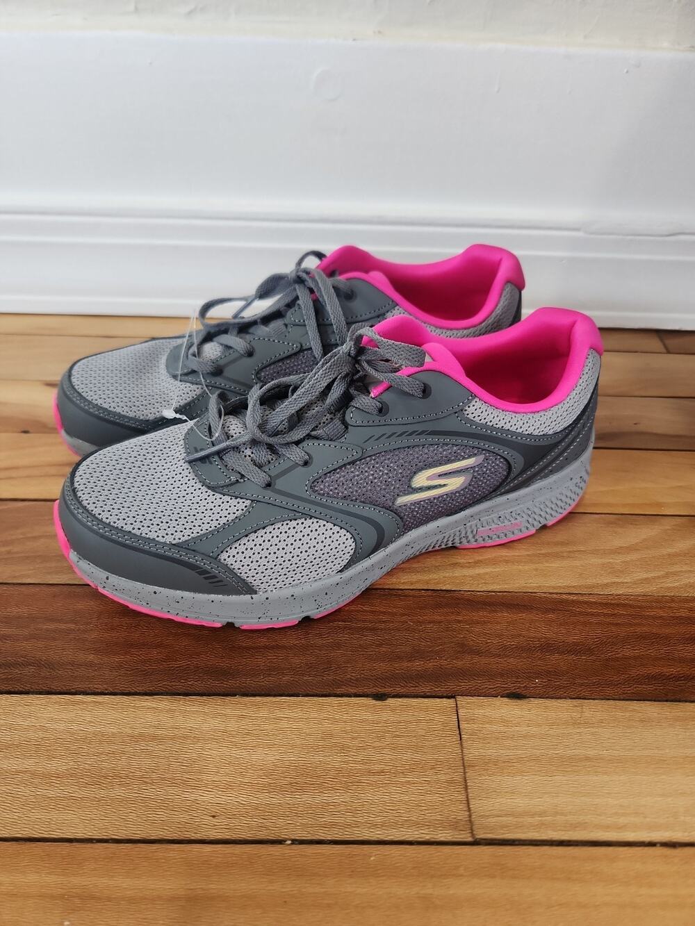 Womens Skechers Go Run Gray Pink Size 10 Air Cooled Goga Mat Excellent Condition